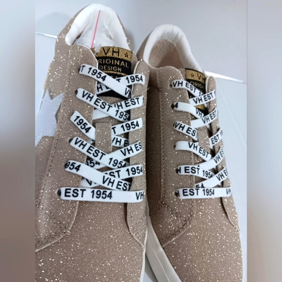 Vintage Havana Women's (Size 7.5) Gold Distressed Suede Fashion Sneakers (NWOT) - Picture 4 of 10